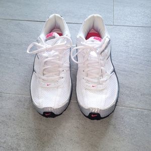 Nike Reax Run 5 Women's Size 7.5 White Silver Running Training Shoes 407987-116